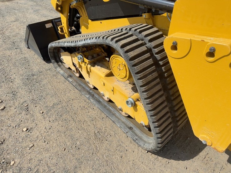 2023-caterpillar-249d3-image-15