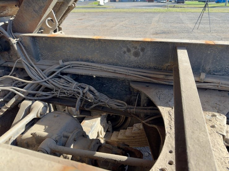 2010-mack-granite-gu713-image-25