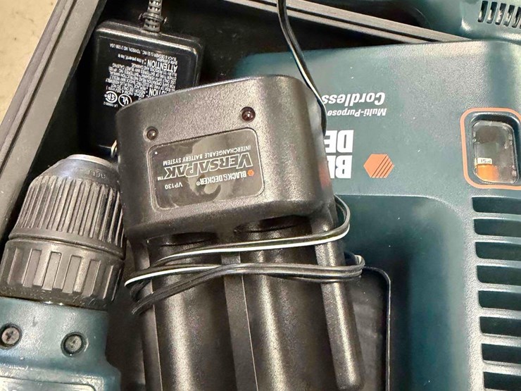 black-&-decker-cordless-tool-kit-image-4