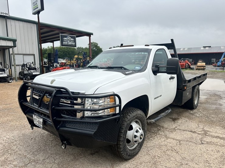 2013-chevrolet-3500hd-image-1