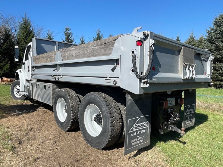 2020-freightliner-m2-106-image-7