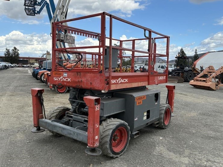 2019-skyjack-sj6826rt-image-1