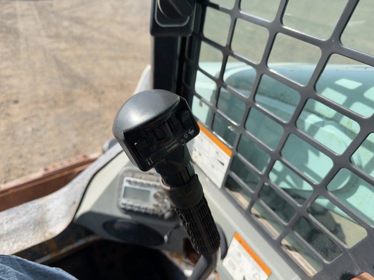 2015-bobcat-s650-image-20