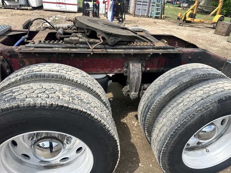 1981-peterbilt-359-image-10