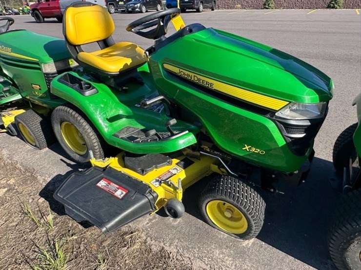 2014-john-deere-x320-image-4