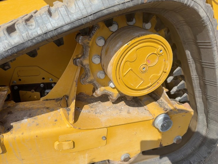 2023-caterpillar-249d3-image-16