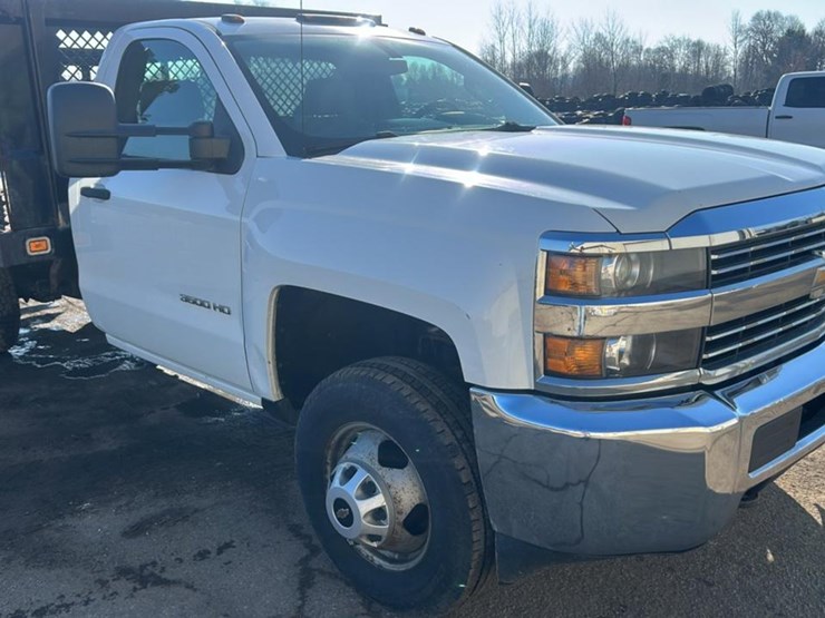 2017-chevrolet-silverado-3500hd-image-42