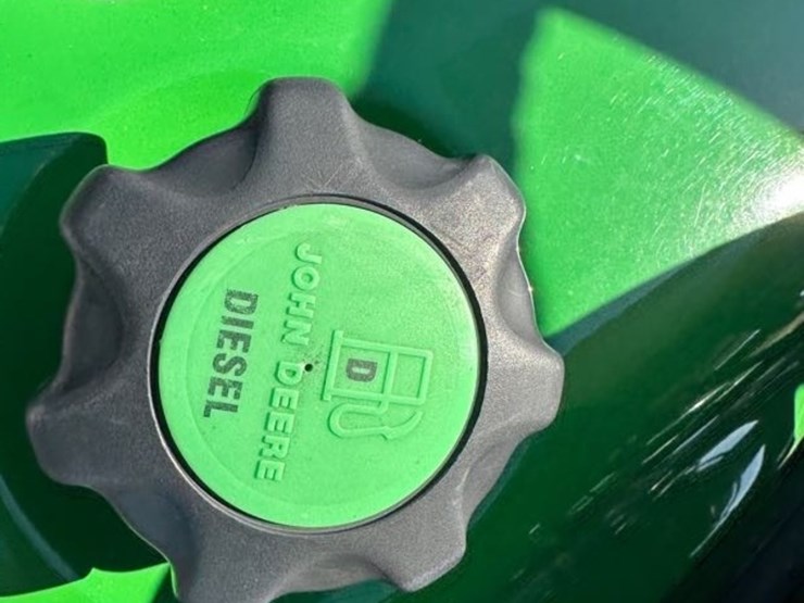 2022-john-deere-x758-image-11