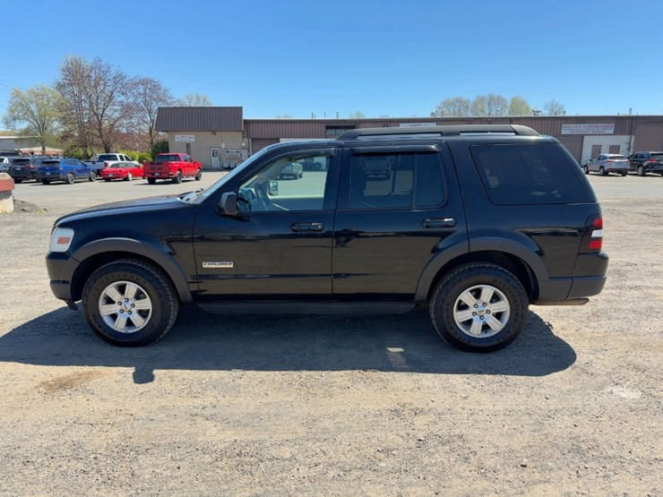 2007-ford-explorer-xlt-image-2