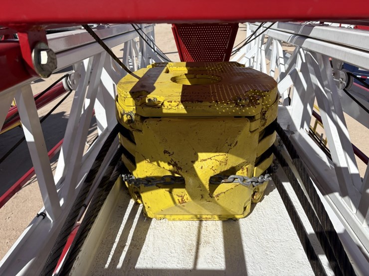 2025-crown-600-image-3