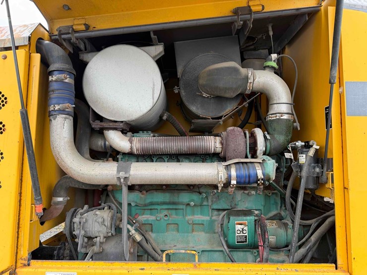 2005-volvo-g710b-image-25