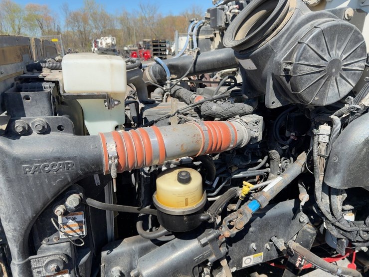 2014-peterbilt-337-image-8