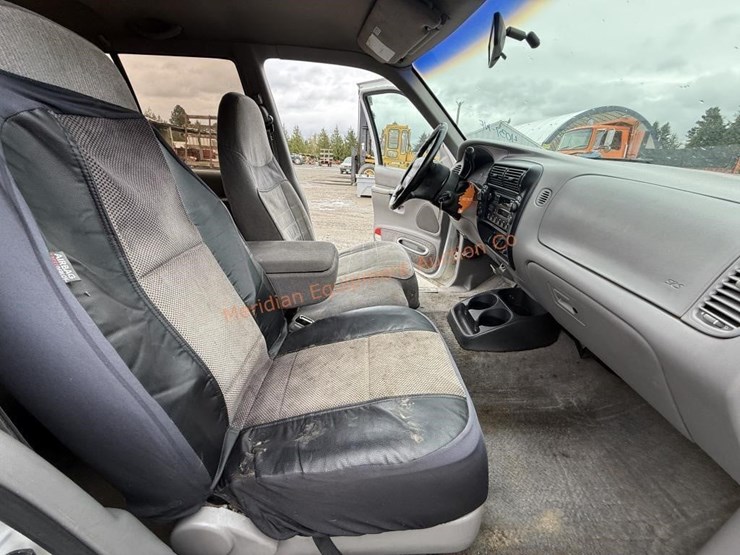 1995-ford-explorer-xlt-image-32