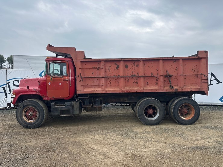 1983-mack-dm686s-image-2