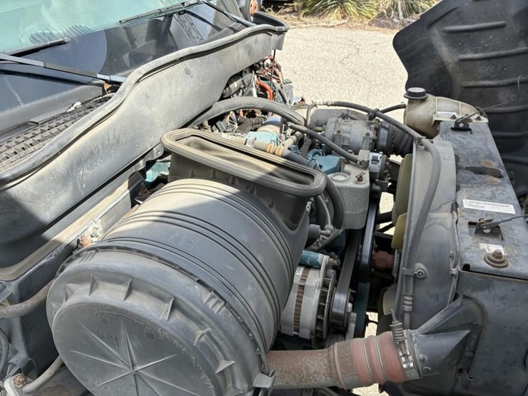 2004-international-durastar-4300-image-7