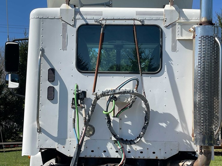 #7157-•-2006-freightliner-columbia-(has-wi-title)-image-48