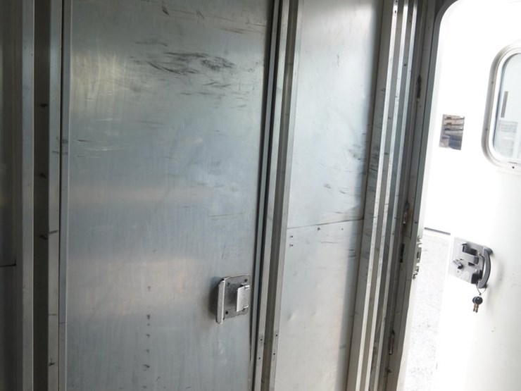 #142-•-1999-exiss-3-slant-aluminum-6-horse-capacity-trailer-image-31