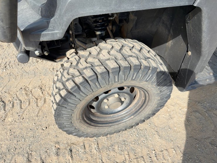 2022-john-deere-gator-image-11