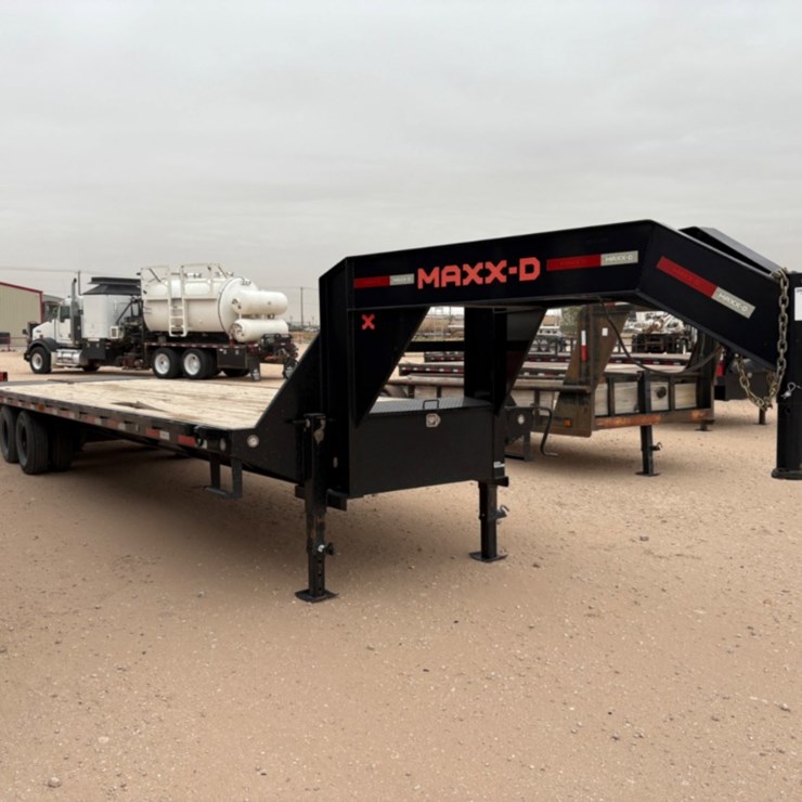 2021 MAXXD 32' X 102"