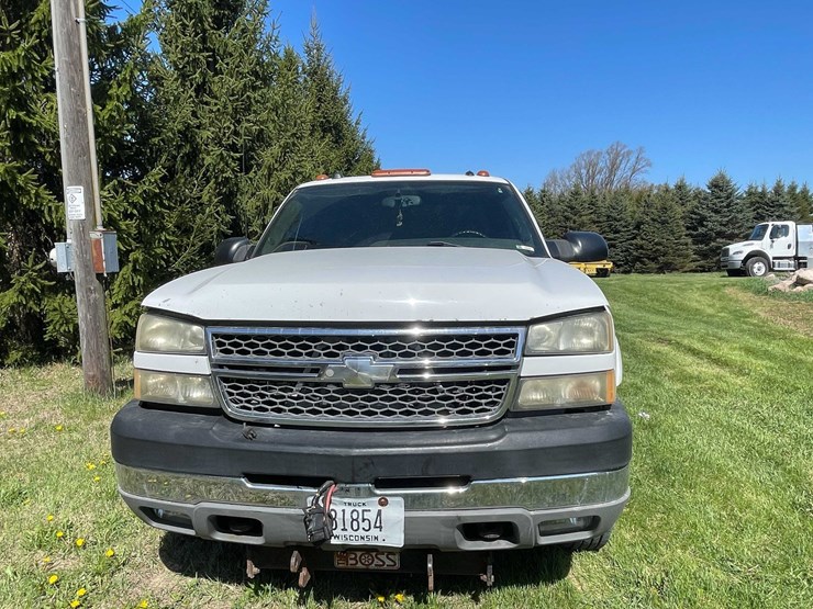 #7046-•-2005-chevrolet-duramax-(has-wi-title)-image-2
