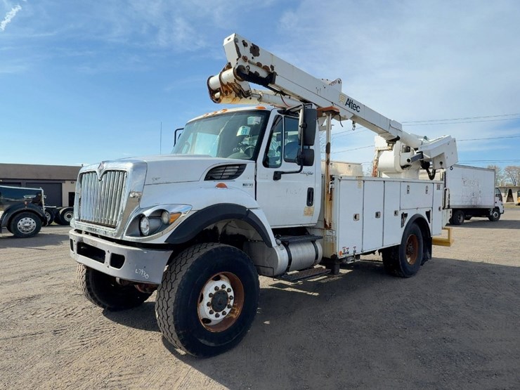 2013-international-7300-image-1