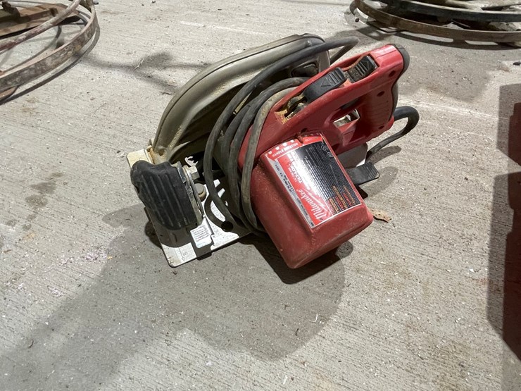#5027-•-milwaukee-7-1/4"-tilt-lok-circular-saw-image-4