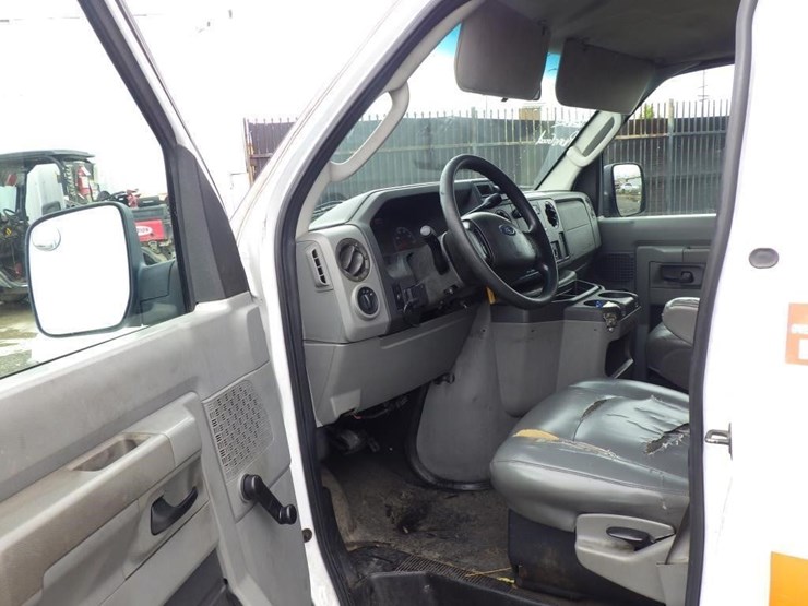 2009-ford-econoline-350-image-5