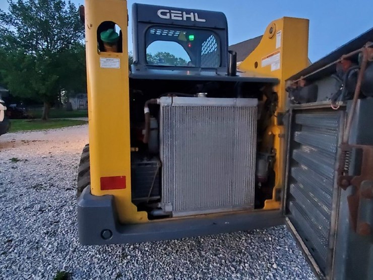 2015-gehl-r220-image-10