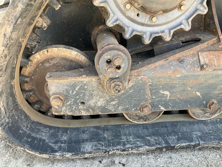 2021-bobcat-t870-image-57