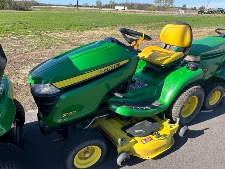 2014-john-deere-x320-image-1