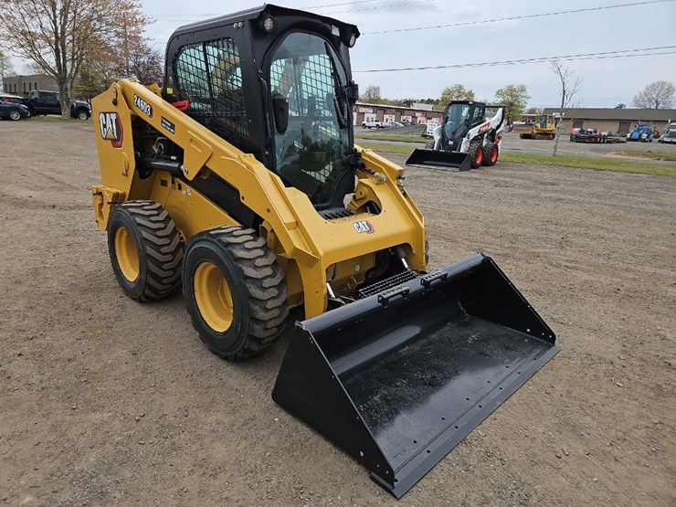 2022-caterpillar-246d3-image-7