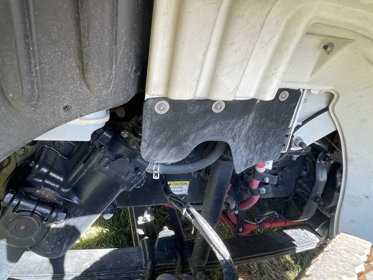 2020-freightliner-m2-106-image-12