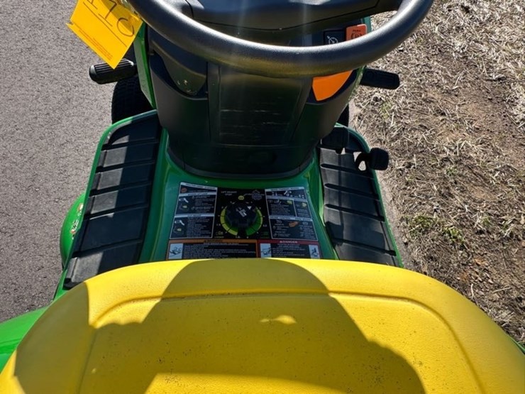 2023-john-deere-x330-image-9