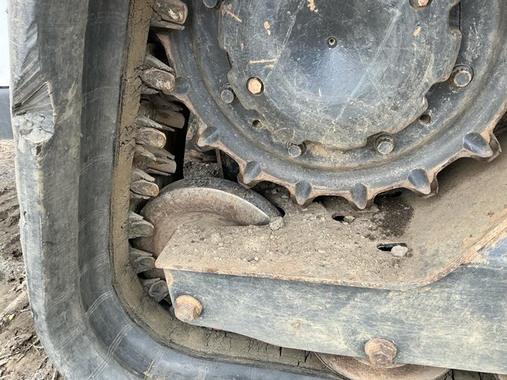 2024-bobcat-t770-image-63