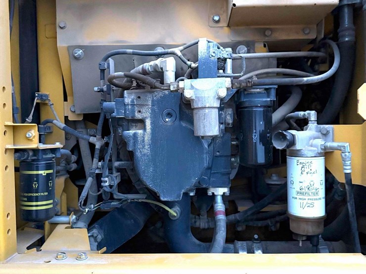 2018-komatsu-pc210-lc-11-image-8