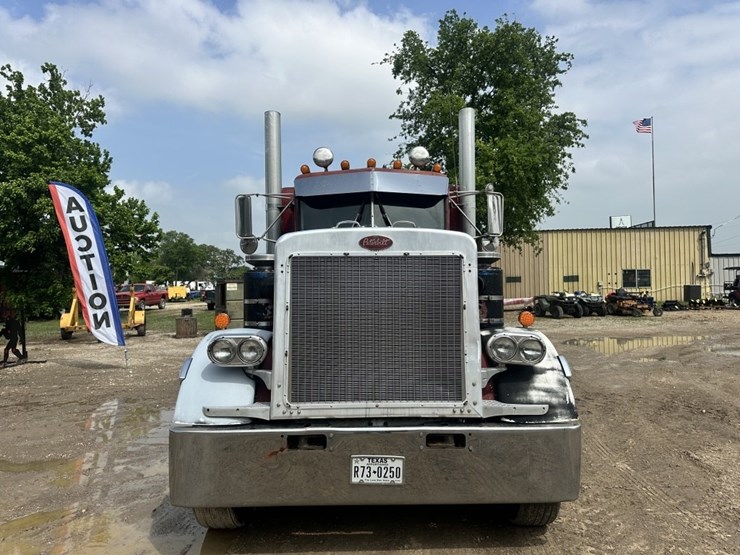 1981-peterbilt-359-image-2