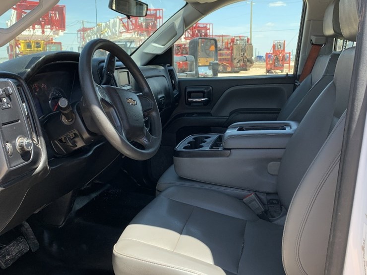 2022-chevrolet-silverado-6500hd-image-8