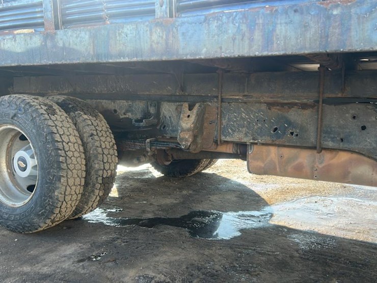 2017-chevrolet-silverado-3500hd-image-33