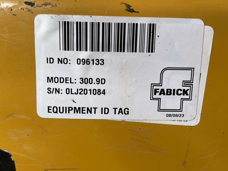 #7149-•-caterpillar-300.9v-mini-excavator-image-9