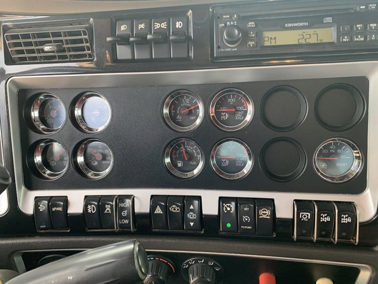 2013-kenworth-t800-image-23