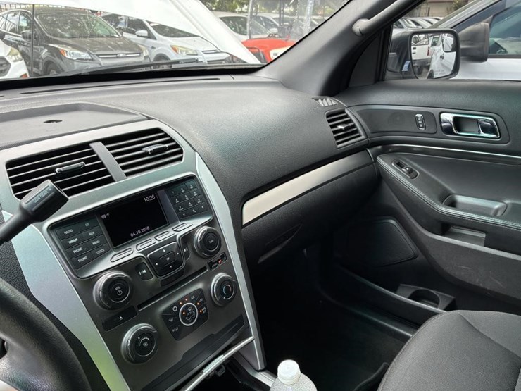 2013-ford-explorer-image-16