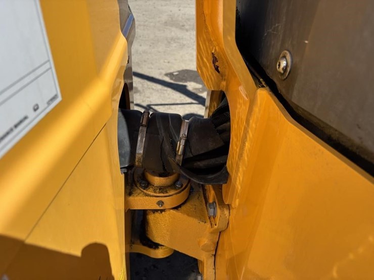 2018-volvo-dd25b-image-17