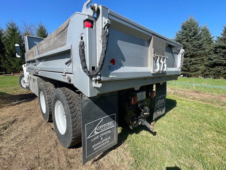 2020-freightliner-m2-106-image-27