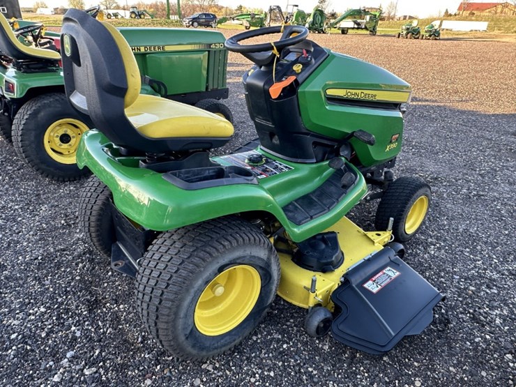 2020-john-deere-x390-image-3