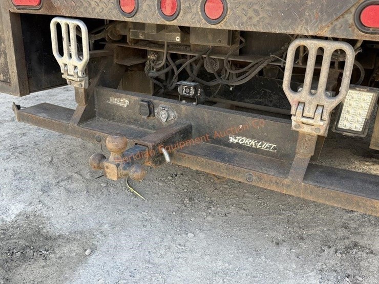 2005-chevrolet-silverado-3500-image-18