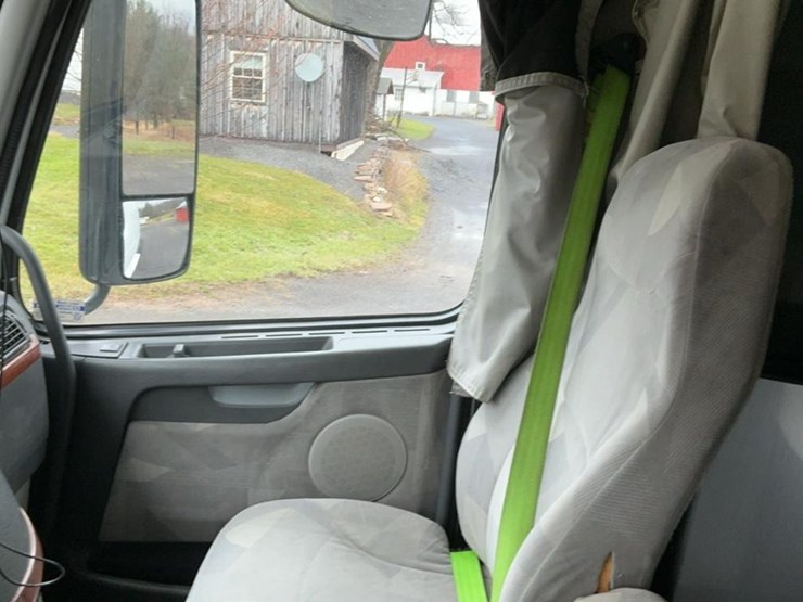 #137-•-2009-volvo-isx-semi-truck-image-23