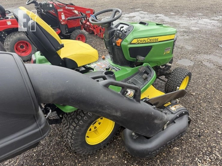 2017-john-deere-x738-image-19