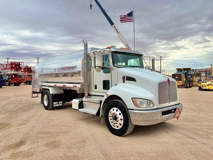 2020-kenworth-t370-image-1
