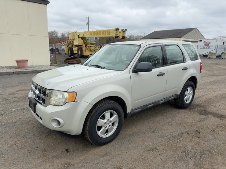 2009-ford-escape-image-1