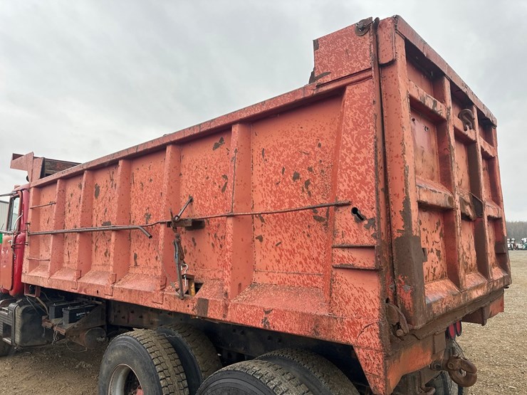 1983-mack-dm686s-image-14